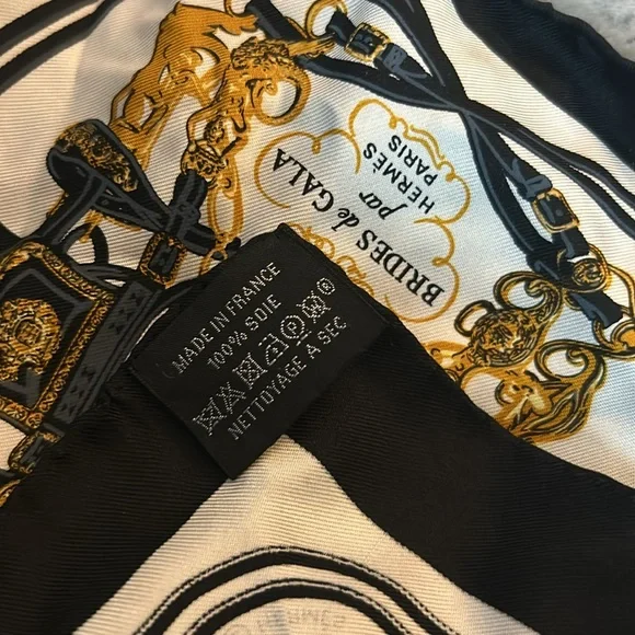 Hermes mini wrist scarf or pocket square 7.5 inches * 7.5 inches - Picture 4 of 4